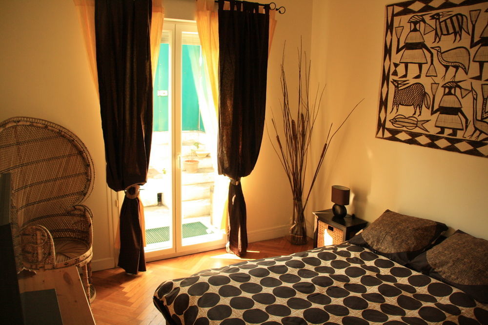 6 Bedrooms Seaview House, Old Town Niza Exterior foto